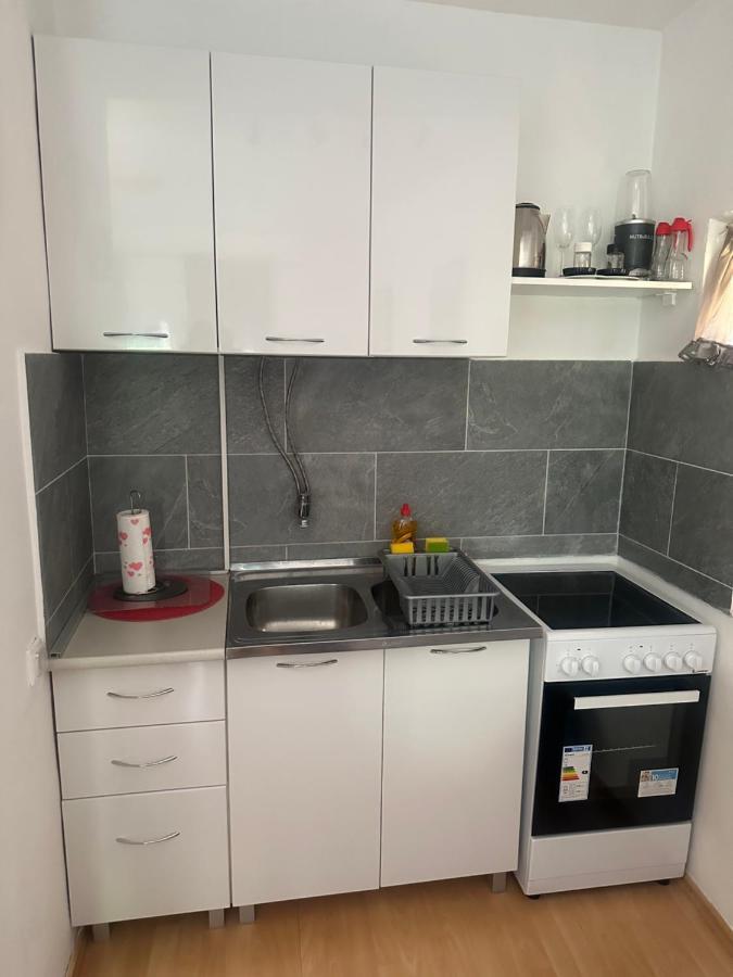 Apartman Lili เซทินเจ ภายนอก รูปภาพ