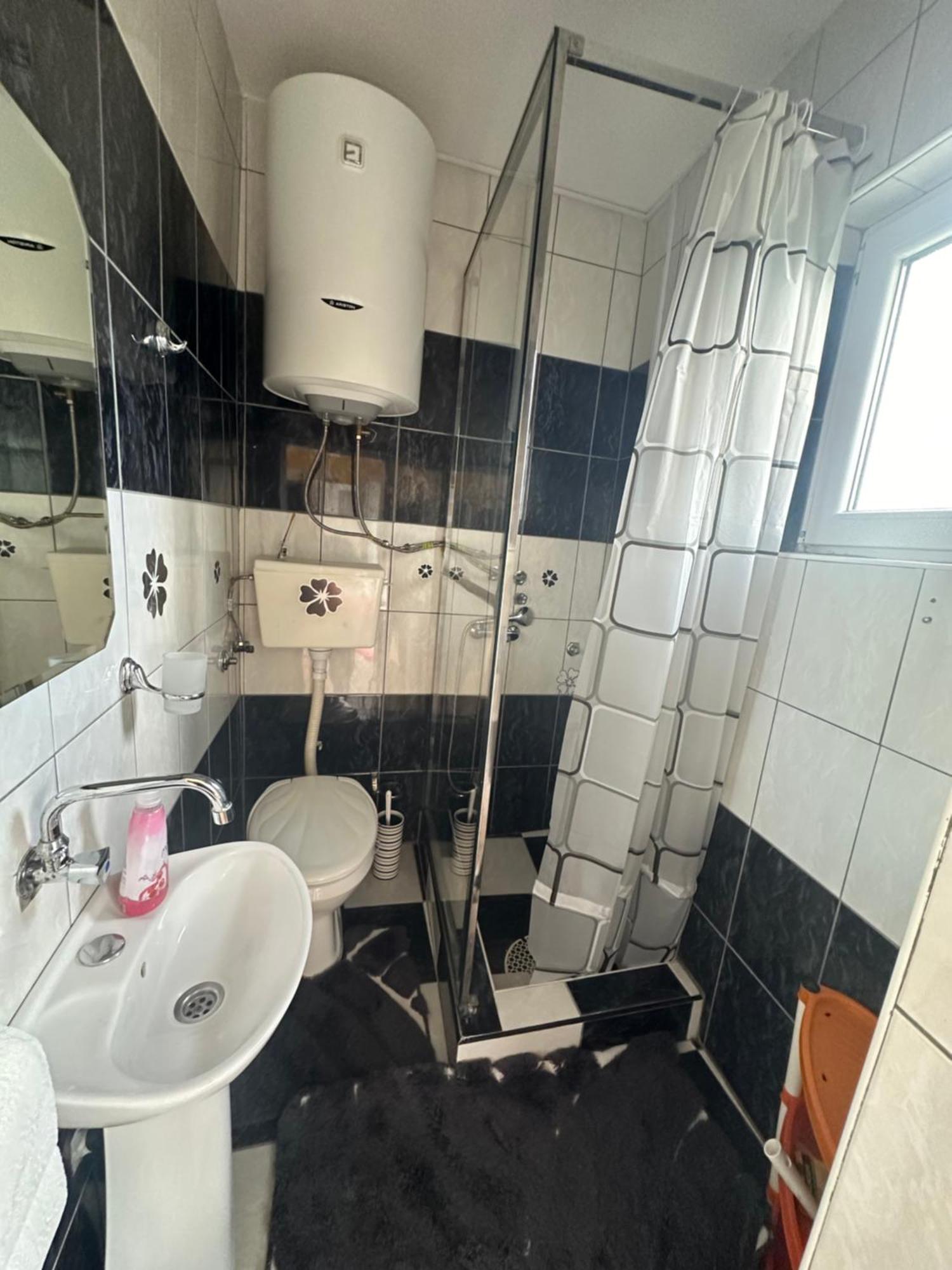 Apartman Lili เซทินเจ ภายนอก รูปภาพ