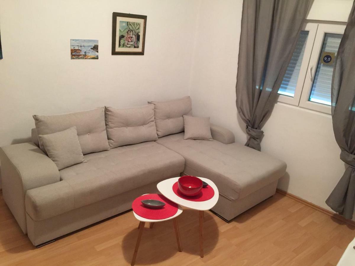 Apartman Lili เซทินเจ ภายนอก รูปภาพ
