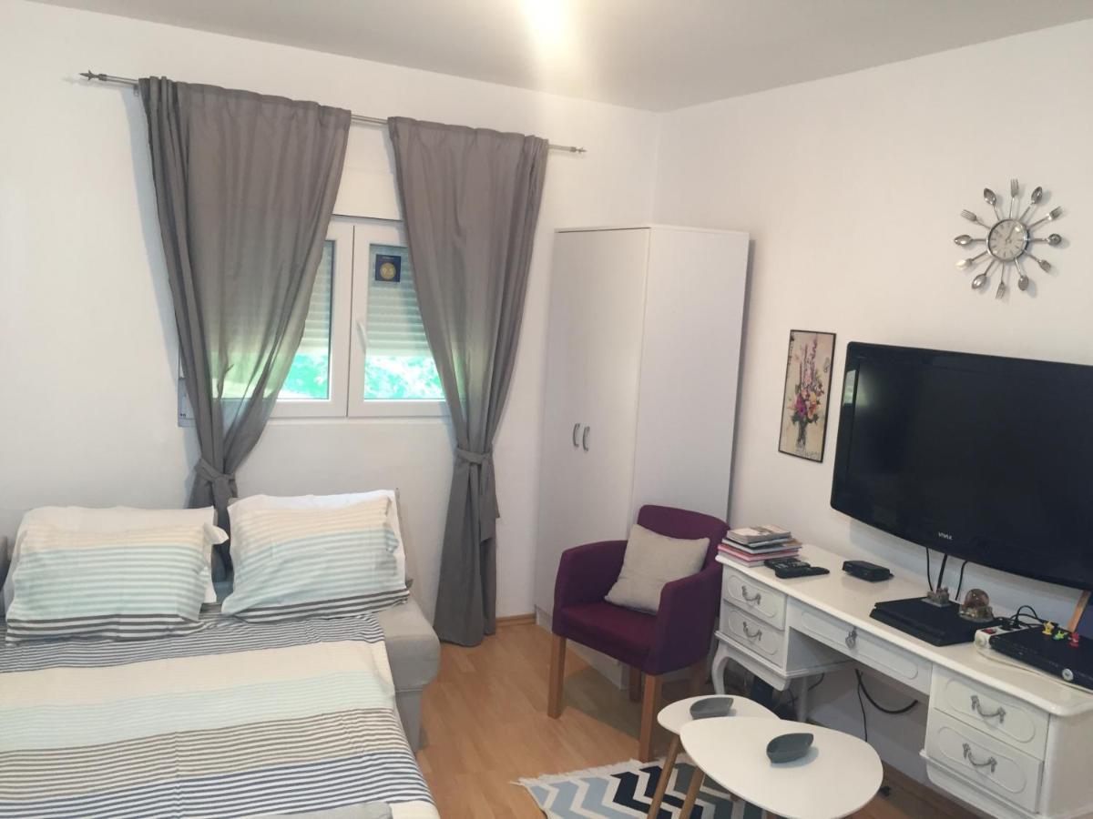 Apartman Lili เซทินเจ ภายนอก รูปภาพ